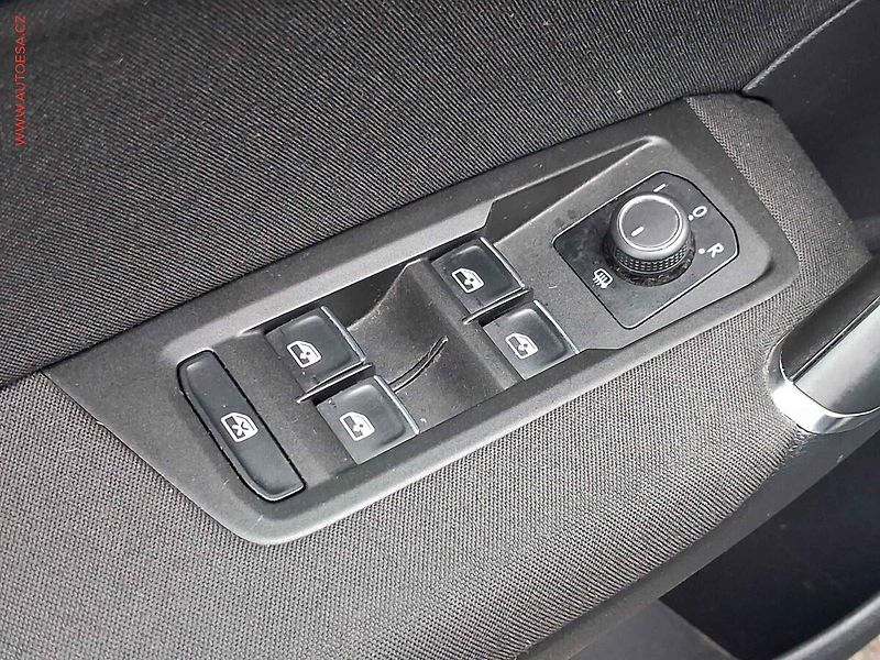 Volkswagen Touran (2016) 1.4TSi, 2.maj, DSG, LED - fotka 11 z 17