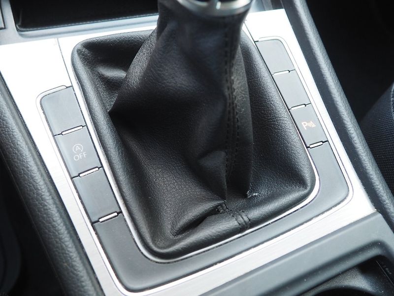 Volkswagen Golf Variant (2014) 2.0 TDI, 110 kW, Navi - fotka 34 z 43