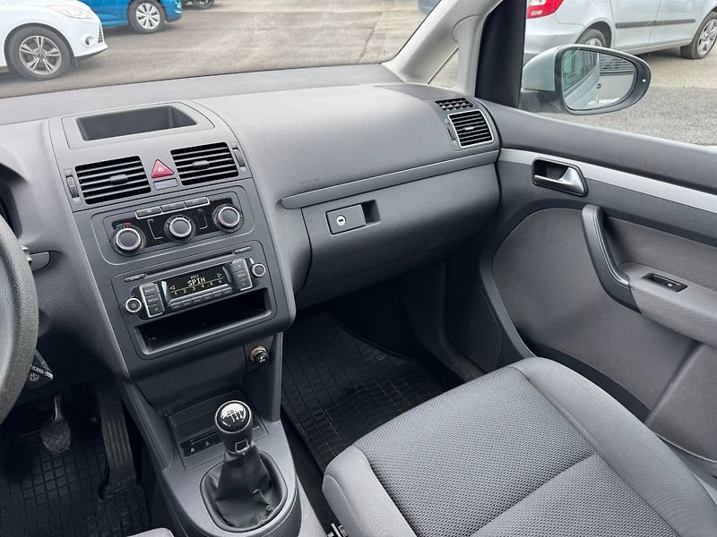 Volkswagen Touran (2012) Trendline 1.6 TDI 77kW - fotka 16 z 31