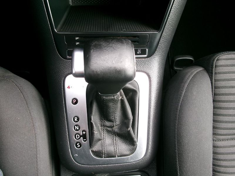 Volkswagen Tiguan (2010) 2,0TDI DSG AC 4x4 TEMP TAŽNÉ - fotka 21 z 31