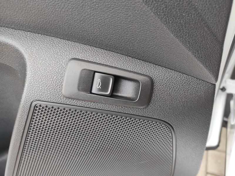 Škoda Karoq 1,5TSi ACT, DSG, STYLE, TZ - fotka 40 z 51