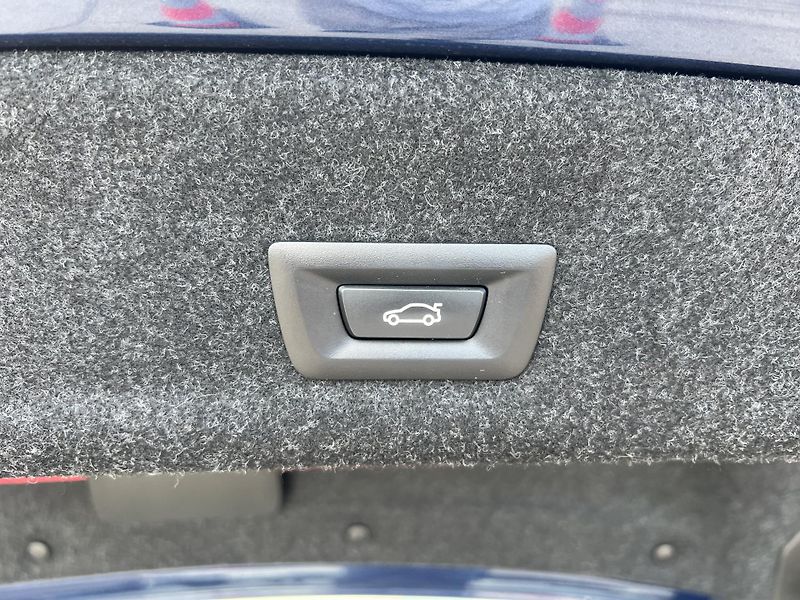 BMW Řada 3 318i A/T Model Advantage - fotka 25 z 26