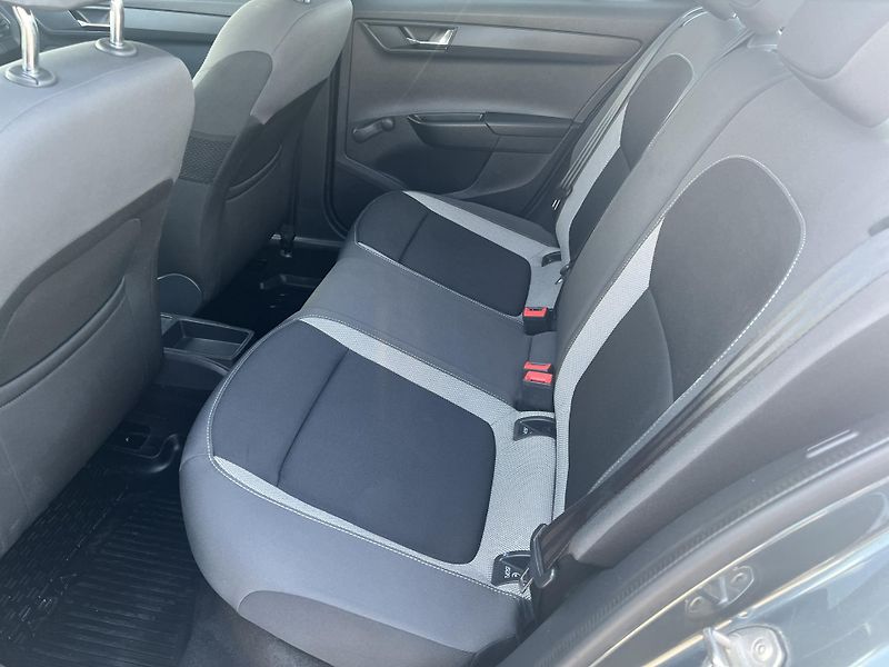 Škoda Fabia 1.0TSi 70kw TEMPOMAT TAŽNÉ ALU - fotka 28 z 44