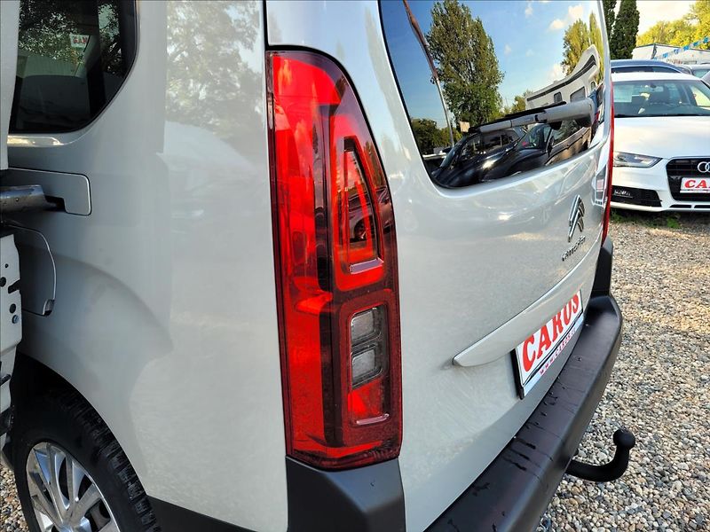 Citroën Berlingo 1,5 HDI,XL,7míst,navi,tažné - fotka 44 z 49