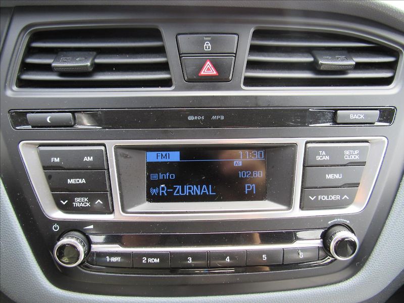 Hyundai i20 1,3 i 55kW Family+ - fotka 16 z 29