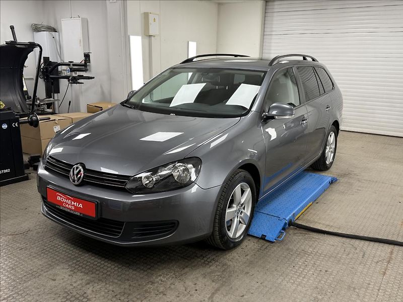 Volkswagen Golf 1,6 TDi 77 KW DSG NAVI PDC - fotka 3 z 31