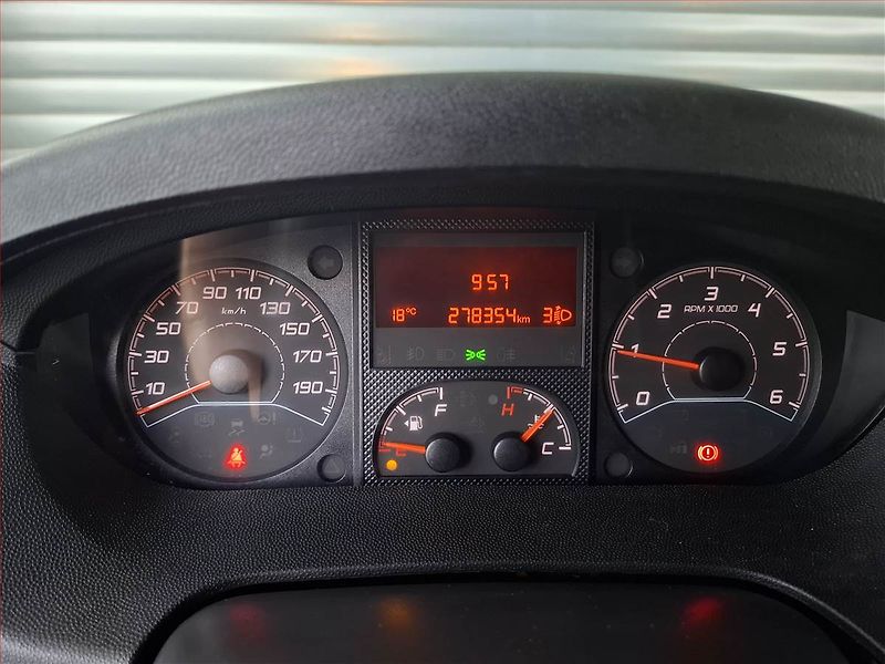 Peugeot Boxer (2018) 2.0 BlueHDi, Valník, ČR - fotka 10 z 18