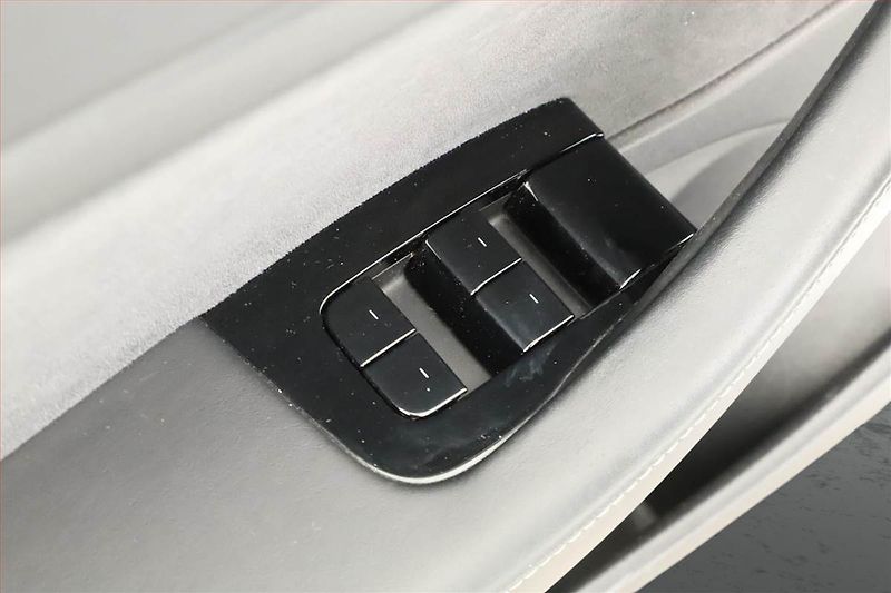 Tesla Model 3 (2020) Std Range Plus 52kWh, SoH 84% - fotka 19 z 21