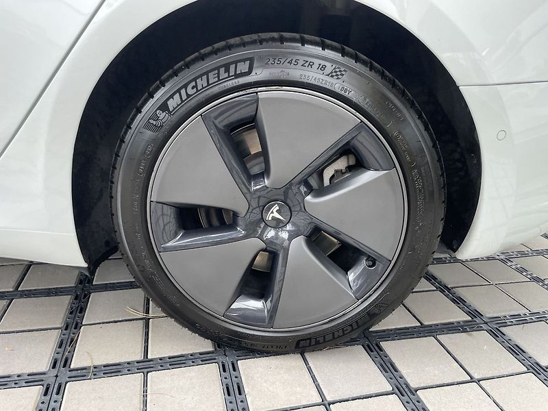 Tesla Model 3 Standart Range Plus LFP - fotka 8 z 40