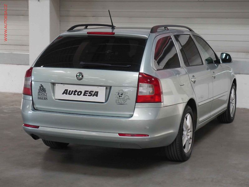 Škoda Octavia (2012) 1.6 TDi, ČR, AAC, tempo - fotka 6 z 16