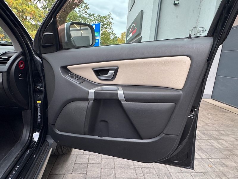 Volvo XC90 (2009) D5 AWD 7Míst R-Design - fotka 14 z 37