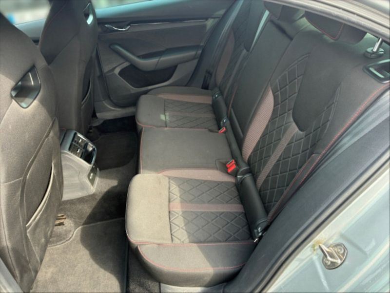 Škoda Octavia 2,0 TSI 180 RS - fotka 6 z 10