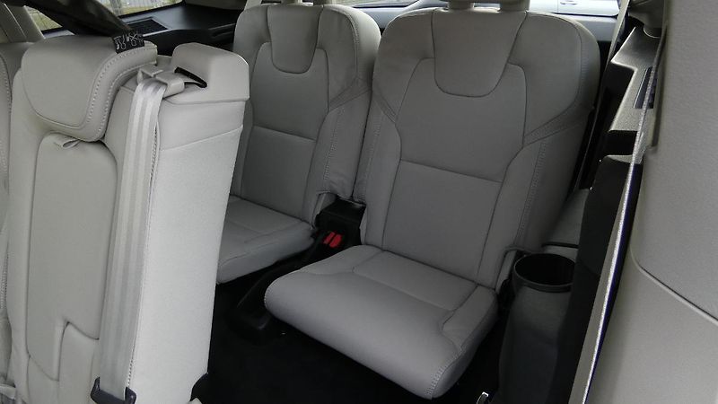 Volvo XC90 B5 AWD Plus Bright 7 míst - fotka 19 z 26