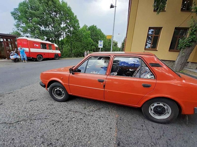 Do Hříškova dorazil na jubilejní veteránský sraz rekordní počet vozidel.