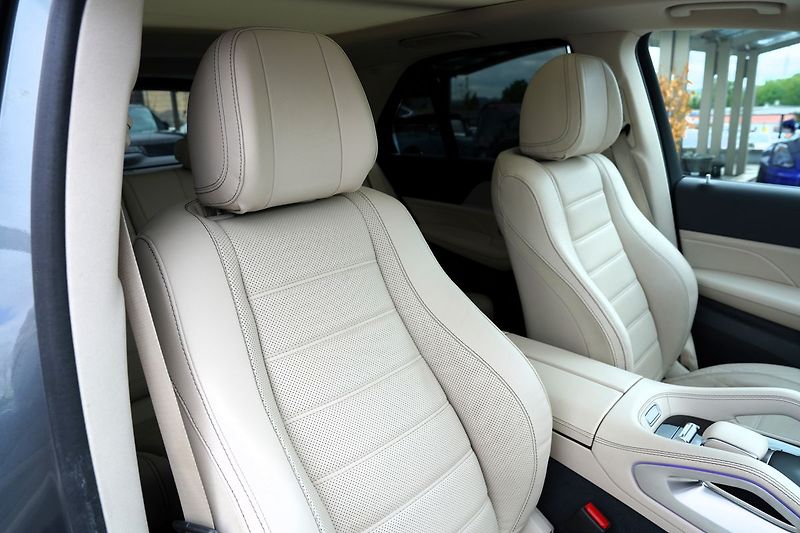 Mercedes-Benz GLE 350d 4Matic AMG/275 PS/ČR - fotka 33 z 49