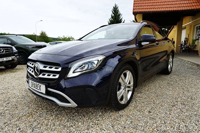 Mercedes-Benz GLA (2018) 2,0 220 135 kW - fotka 8 z 60