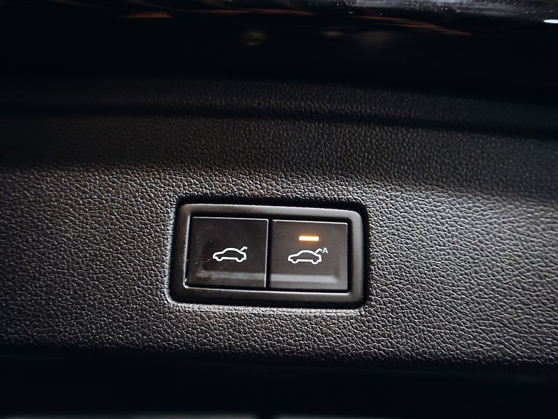 Volkswagen Touareg R-Line 4Motion 4.0 TDI 310kW - fotka 8 z 36