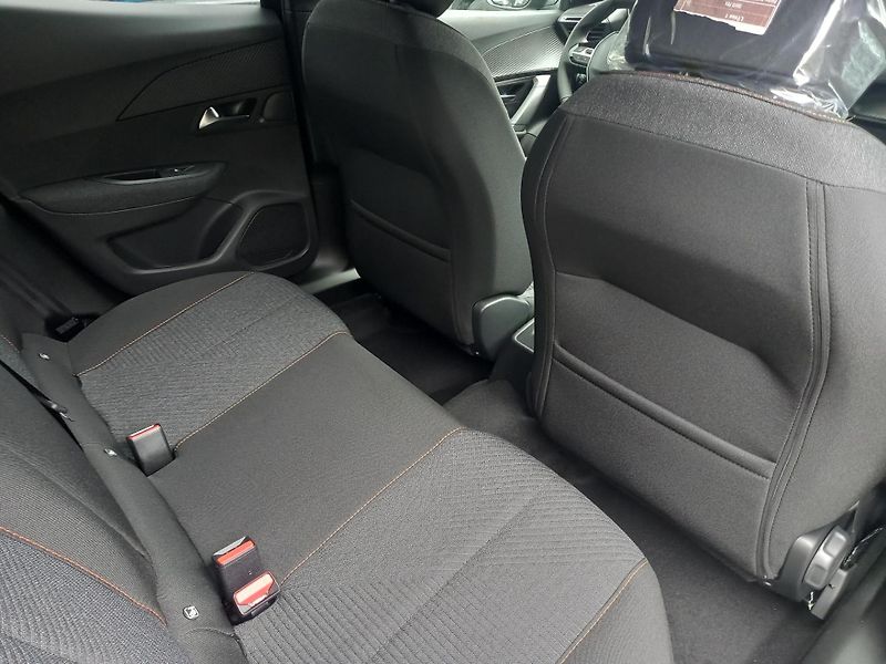 Peugeot 208 (2026) BUSINESS Turbo 100k MAN6 - fotka 9 z 17