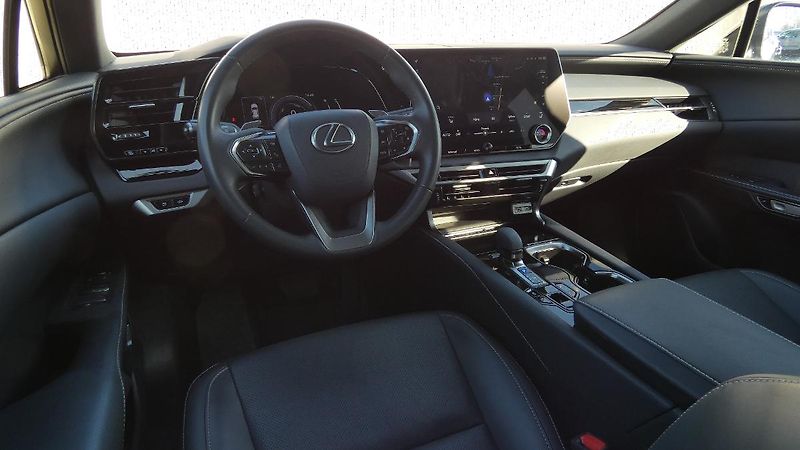 Lexus RX 350h 2.5 HEV 4x4 E-Four e-CVT Comfo - fotka 5 z 23
