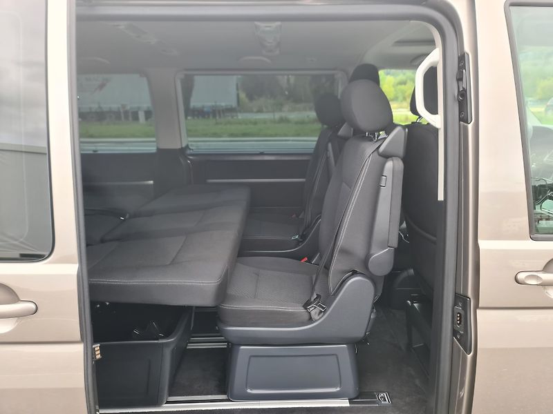Volkswagen Multivan (2016) T6 2.0 TDi 110-KW NAVI OLOMOUC - fotka 66 z 103