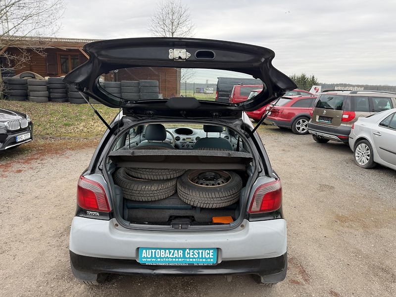 Toyota Yaris 1.0i - fotka 9 z 19