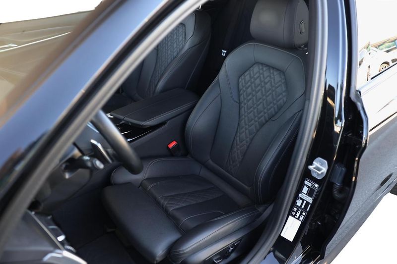 BMW Řada 5 530d xDrive Touring - fotka 10 z 14