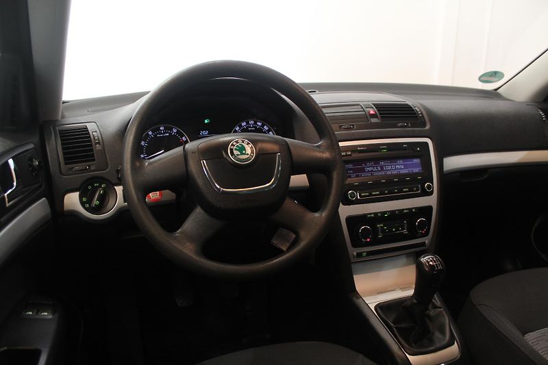 Škoda Octavia (2010) 1.4 TSI 90kW Nez.Topení - fotka 27 z 31