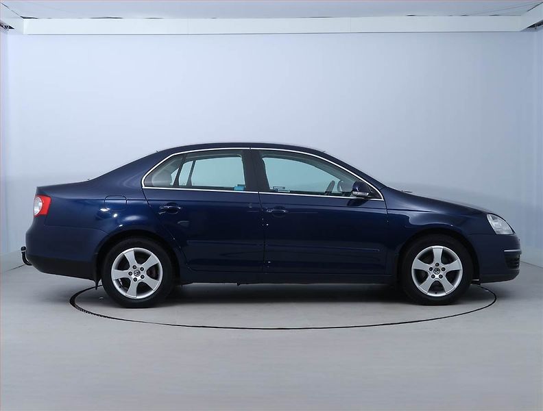 Volkswagen Jetta (2008) 1.6, Tempomat - fotka 6 z 15