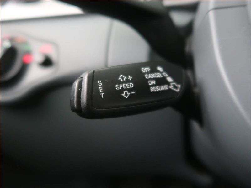 Audi A4 (2013) 2.0 TDI, Bi-Xenony, Tempomat - fotka 19 z 19