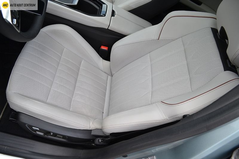 Renault Espace ICONIC E-TECH FULL HYBRID 200k - fotka 34 z 79