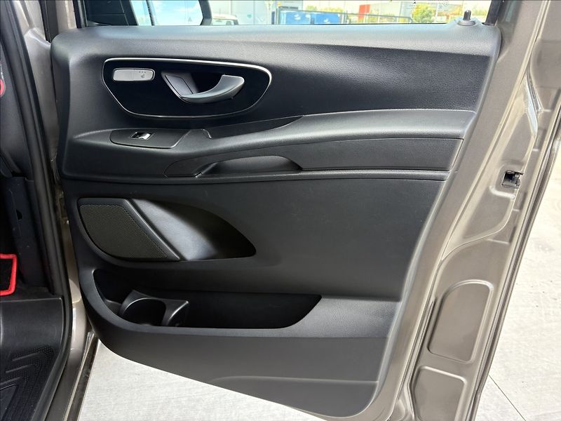 Mercedes-Benz Vito 2,1 140 kw 4x4 L 8 míst servis - fotka 26 z 29