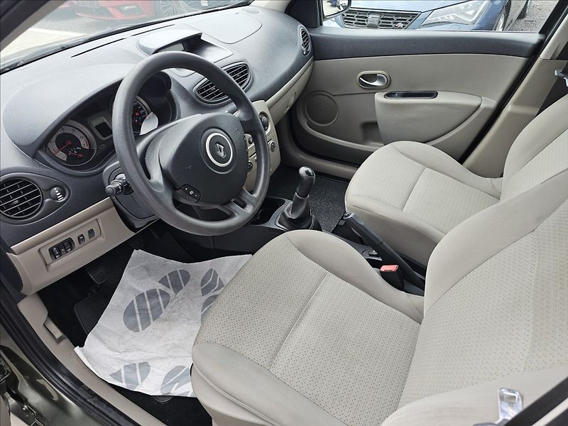 Renault Clio 1,2 i 55KW Grandtour klima ALU - fotka 11 z 35