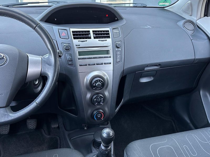 Toyota Yaris Hatchback - fotka 12 z 27