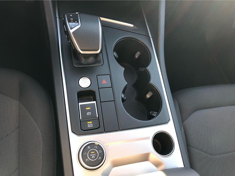 Volkswagen Touareg 3,0 TDI V6 4Motion - fotka 21 z 27