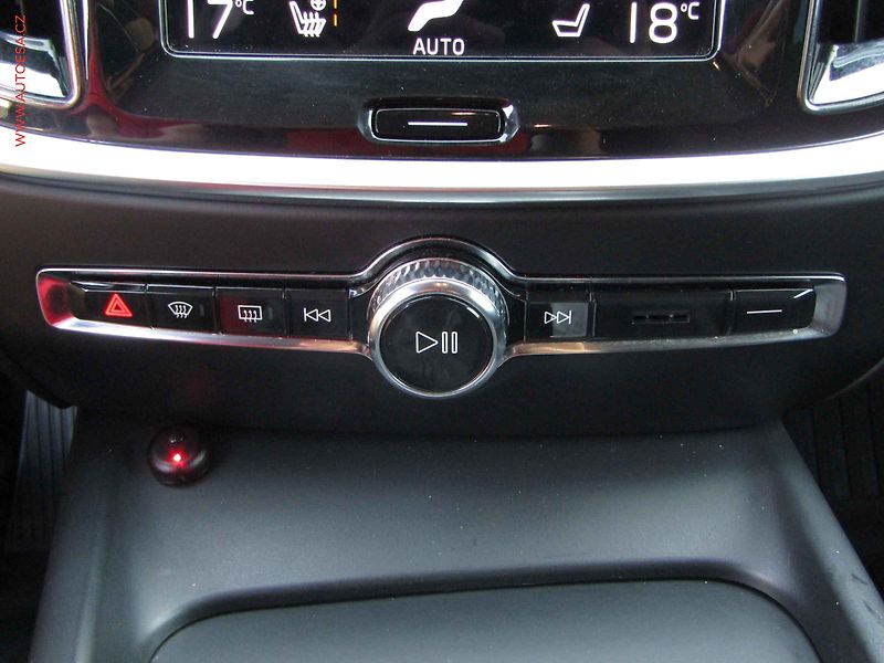 Volvo V60 (2019) 2.0 D4 4x4, Cross Country - fotka 14 z 18
