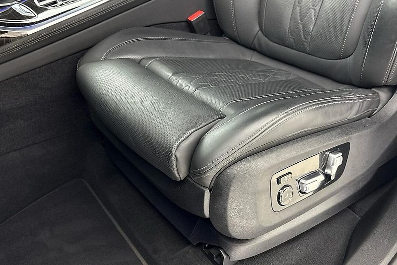 BMW X7 xDrive40d - fotka 17 z 30