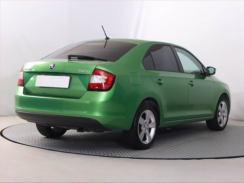 Škoda Rapid (2018) 1.2 TSI, Navi, Bi-Xenony - fotka 5 z 20