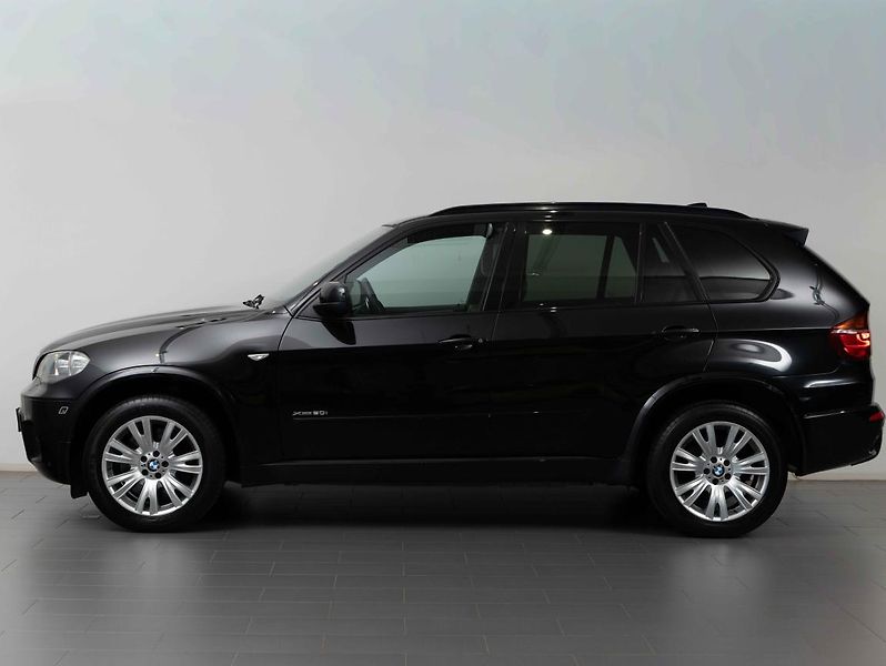 BMW X5 xDrive50i - fotka 3 z 22