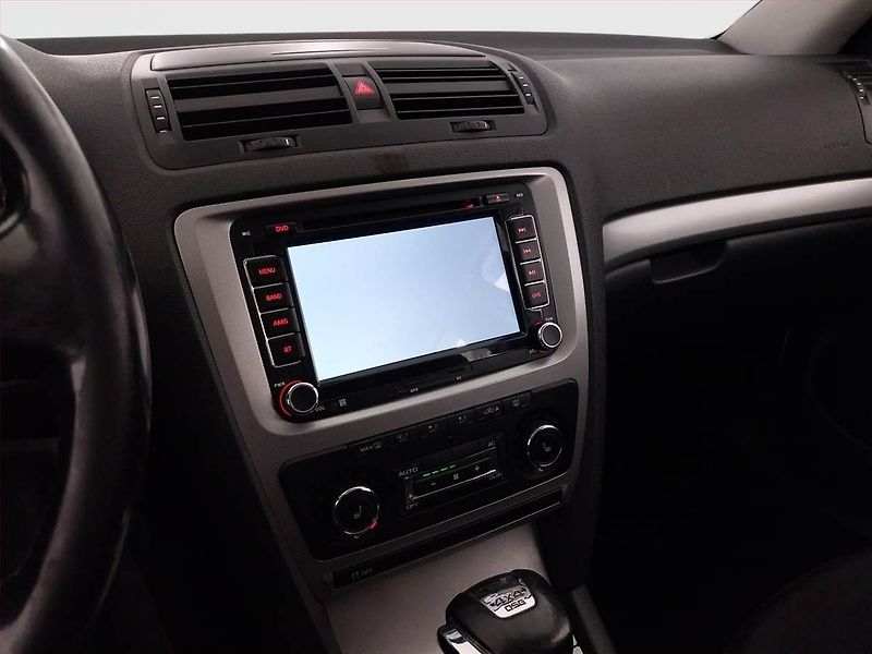 Škoda Octavia (2011) Elegance 2.0 TDI, 4X4 - fotka 12 z 18