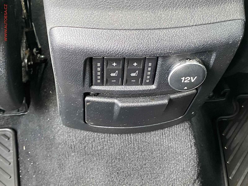 Ford Mondeo (2014) 2.0TDCi, Titanium, AT, bixen - fotka 11 z 19