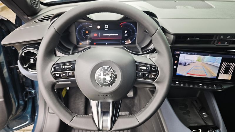 Alfa Romeo Junior (2026)  1,2 T 145 PS automat - fotka 29 z 37