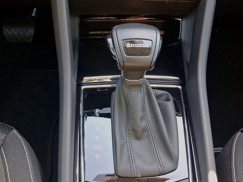 Škoda Karoq 1.5 TSI DSG Kamera Keyless ACC - fotka 10 z 13