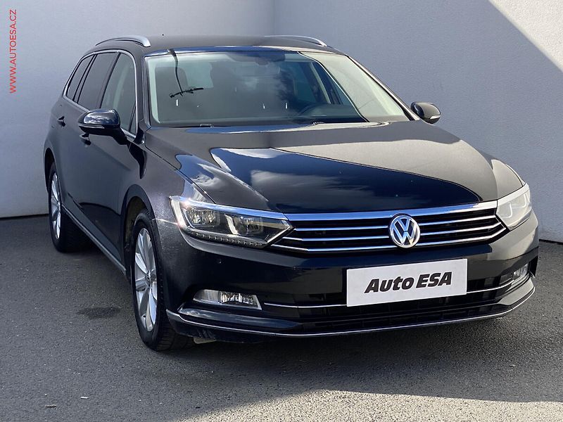Volkswagen Passat (2017) 2.0 TDi, Highline, LED, navi - fotografie inzerátu