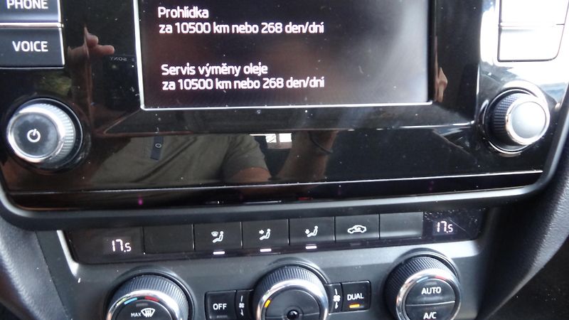 Škoda Octavia Kombi 1.6TDi DSG Ambi.plus - fotka 14 z 14