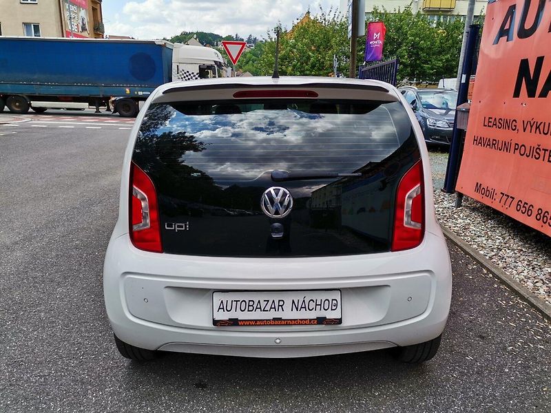 Volkswagen up! (2014) 1.0MPi 44kw Automat PDC ČR - fotka 4 z 27
