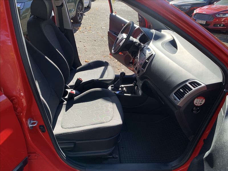 Hyundai i20 1,3 i - fotka 14 z 17