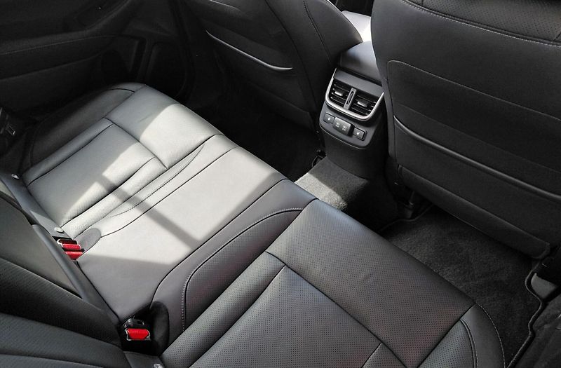 Subaru Outback 2.5i 4WD Comfort - fotka 9 z 10