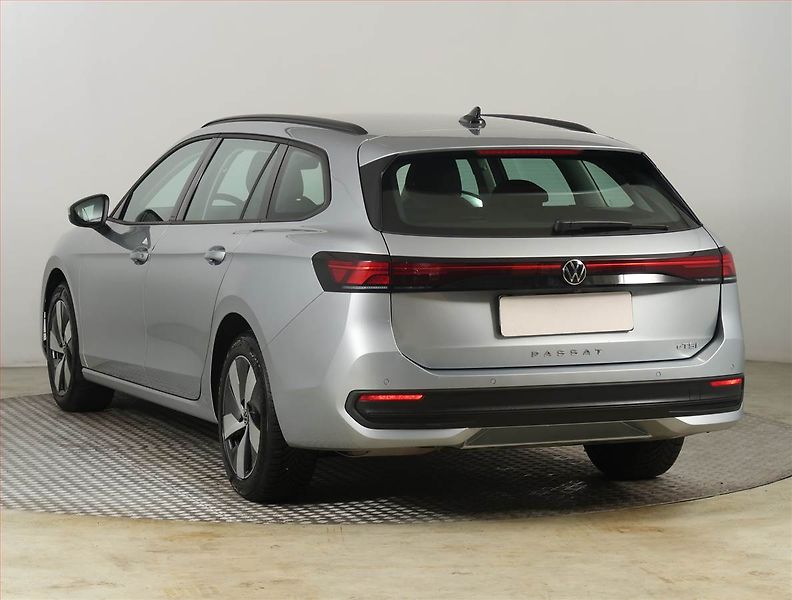 Volkswagen Passat (2025) 1.5 eTSI ACT - fotka 4 z 23