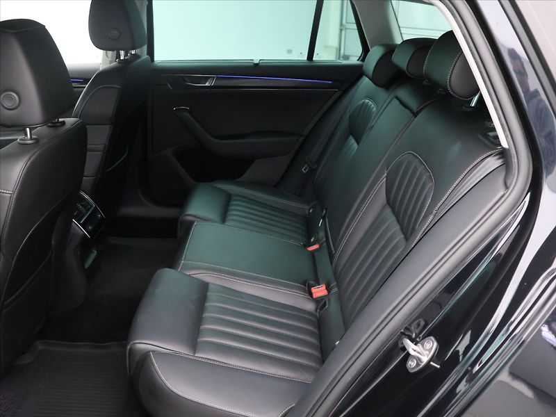 Škoda Superb 2,0 TDI 140kW DSG 4x4 L&K DPH - fotka 15 z 40