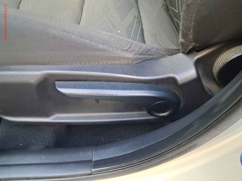 Kia Ceed (2013) 1.4 16V, 2.maj,ČR, AC, TZ - fotka 14 z 15